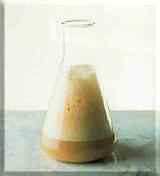 Wasserglas mit Hefeansatz