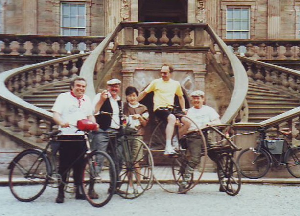 Gruppenfoto vor dem Castle