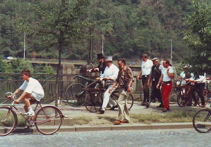 historische Ausfahrt nach Karlstejn